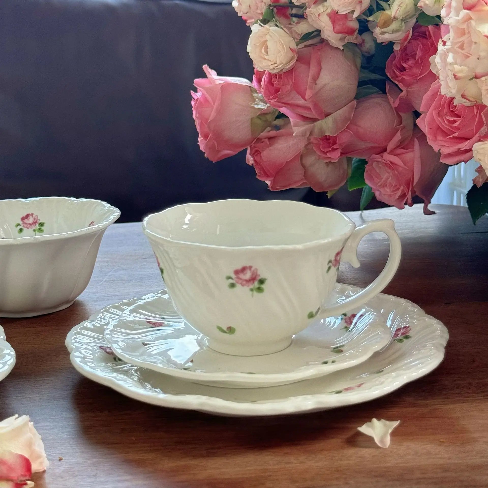 Muse Rose relief ceramic bowl, plate and bowl set Coffee cup, plate, ceramic dessert plate and dinner plate